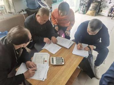 鹽湖區行政審批服務管理局 服務下沉暖人心，主動上門續證件